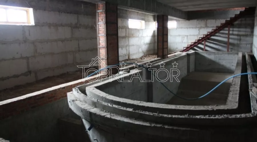 3-поверховий недобудований будинок у котеджному селищі Флоринка-1 | Toprealtor