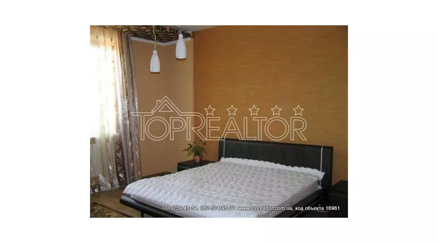 3-поверховий будинок в районі котеджного селища на вул. Робесп'єра | Toprealtor